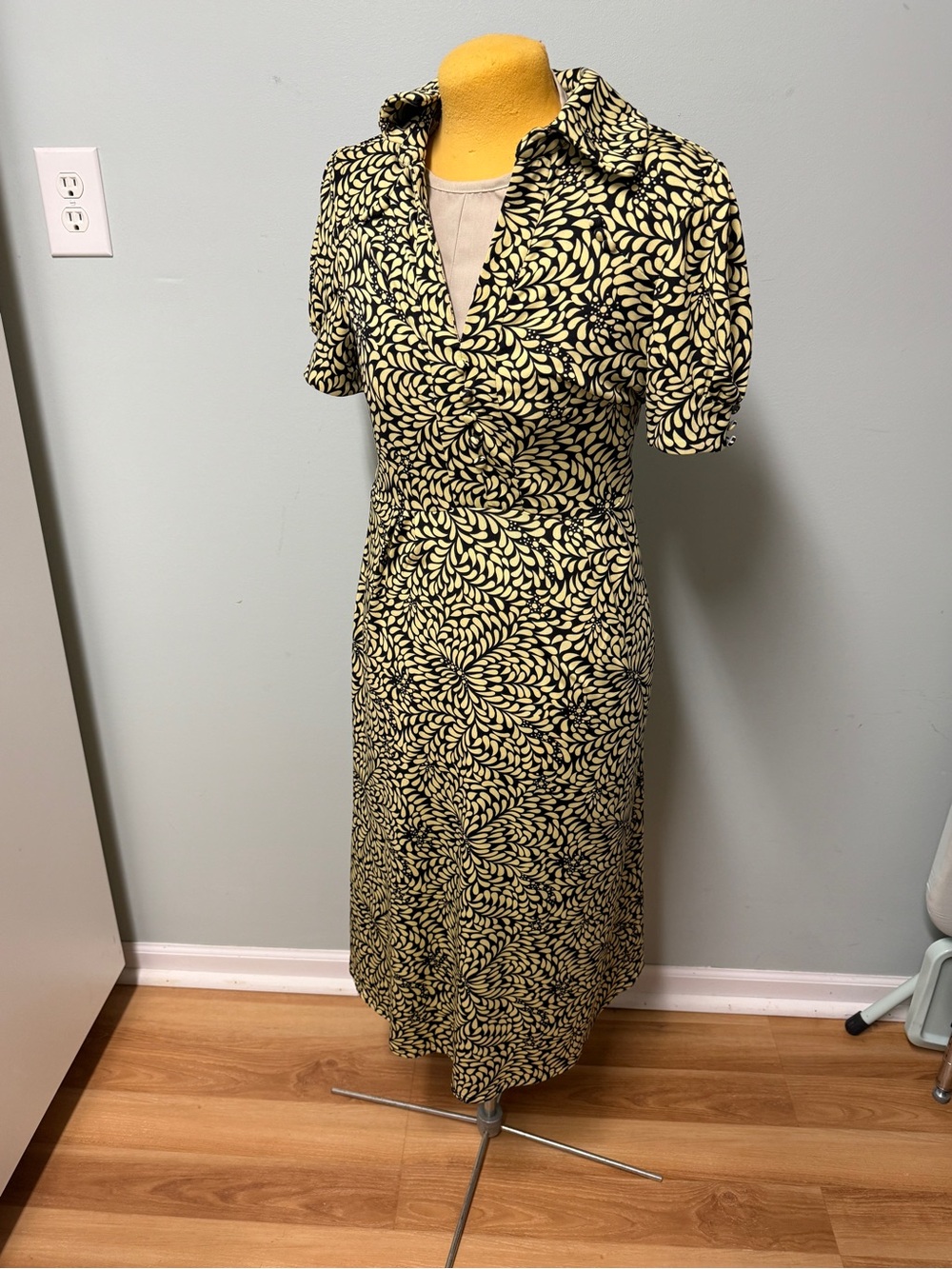 Yellow and Black early 2000s does 1940s influence midi dress